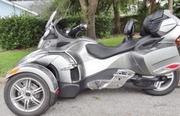  Can-Am Spyder Rt-S Only 768 Miles on It .Year 2011