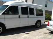 2004 Chevrolet V-8 Chevrolet Express passenger van 5 doors