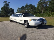 2000 Lincoln Town Car Executive Limousine Sedan (White)